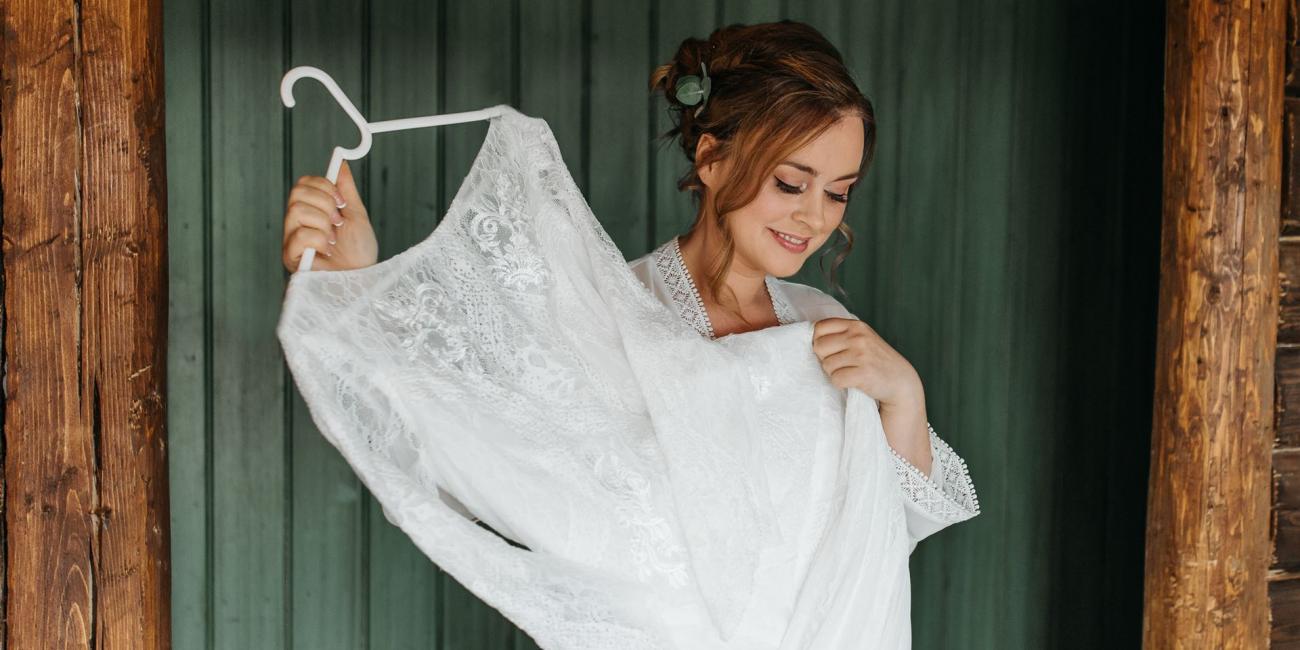 Foto zu braut, brautkleid, festhalten